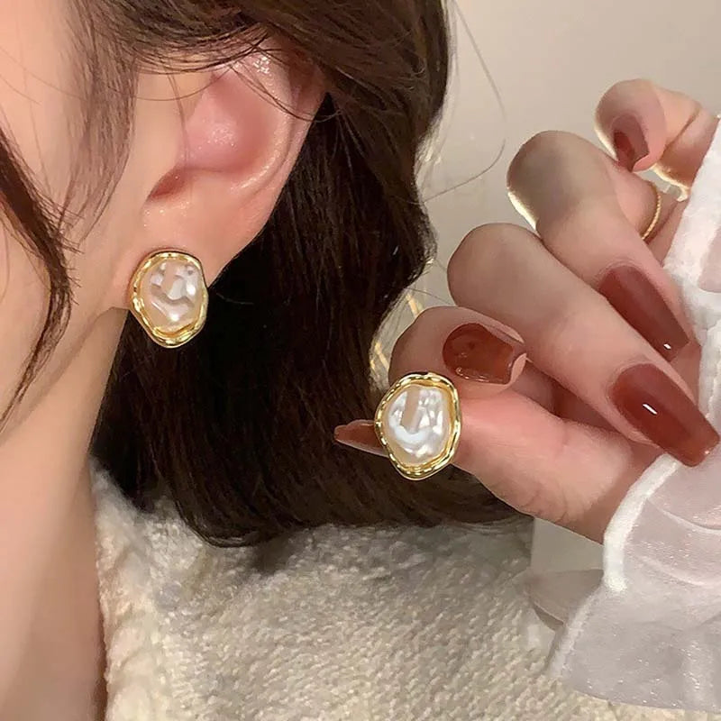 Geometric Irregular Round Metal Pearl Earrings